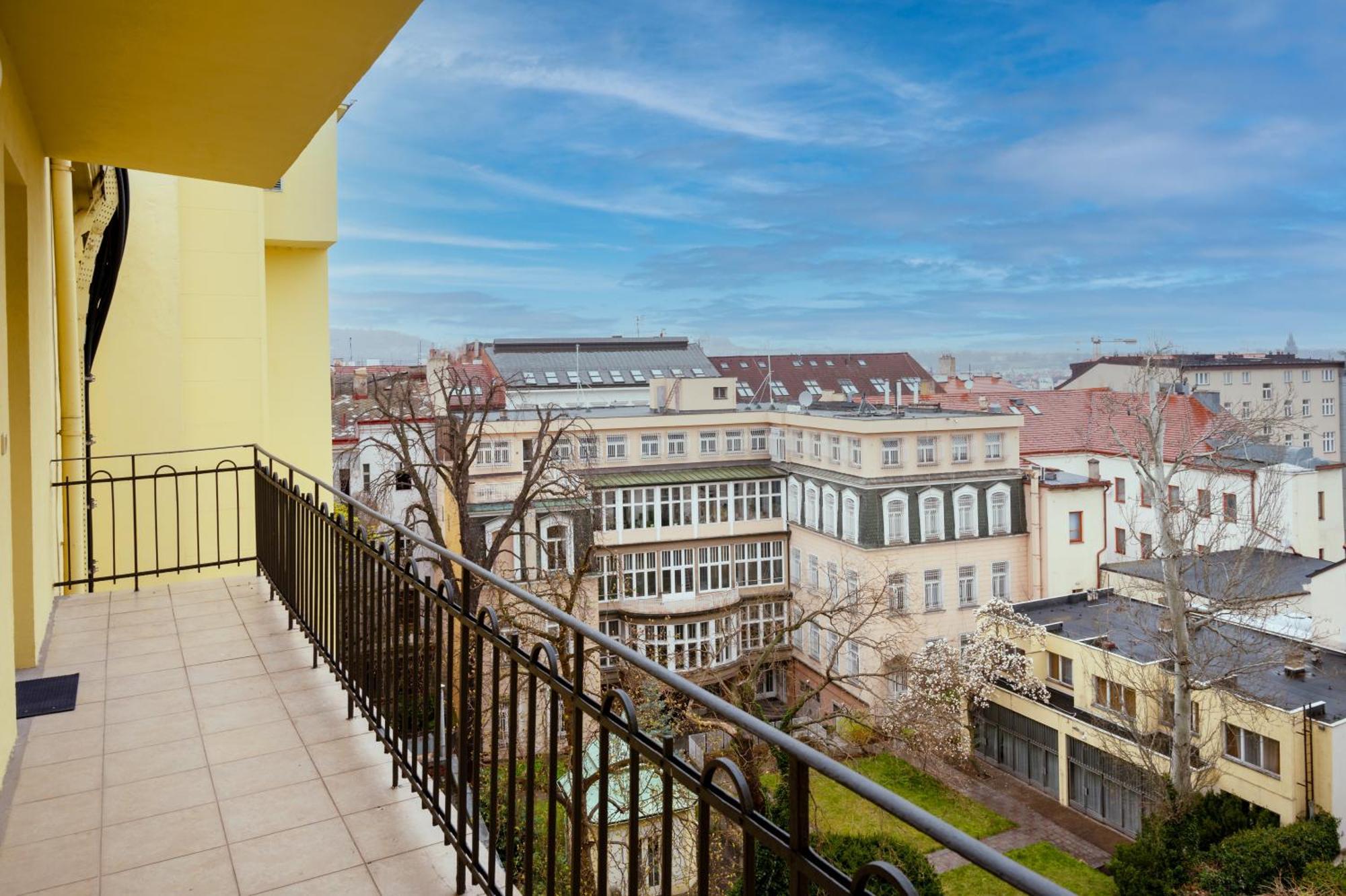 Palace Petrarca Prága Kültér fotó